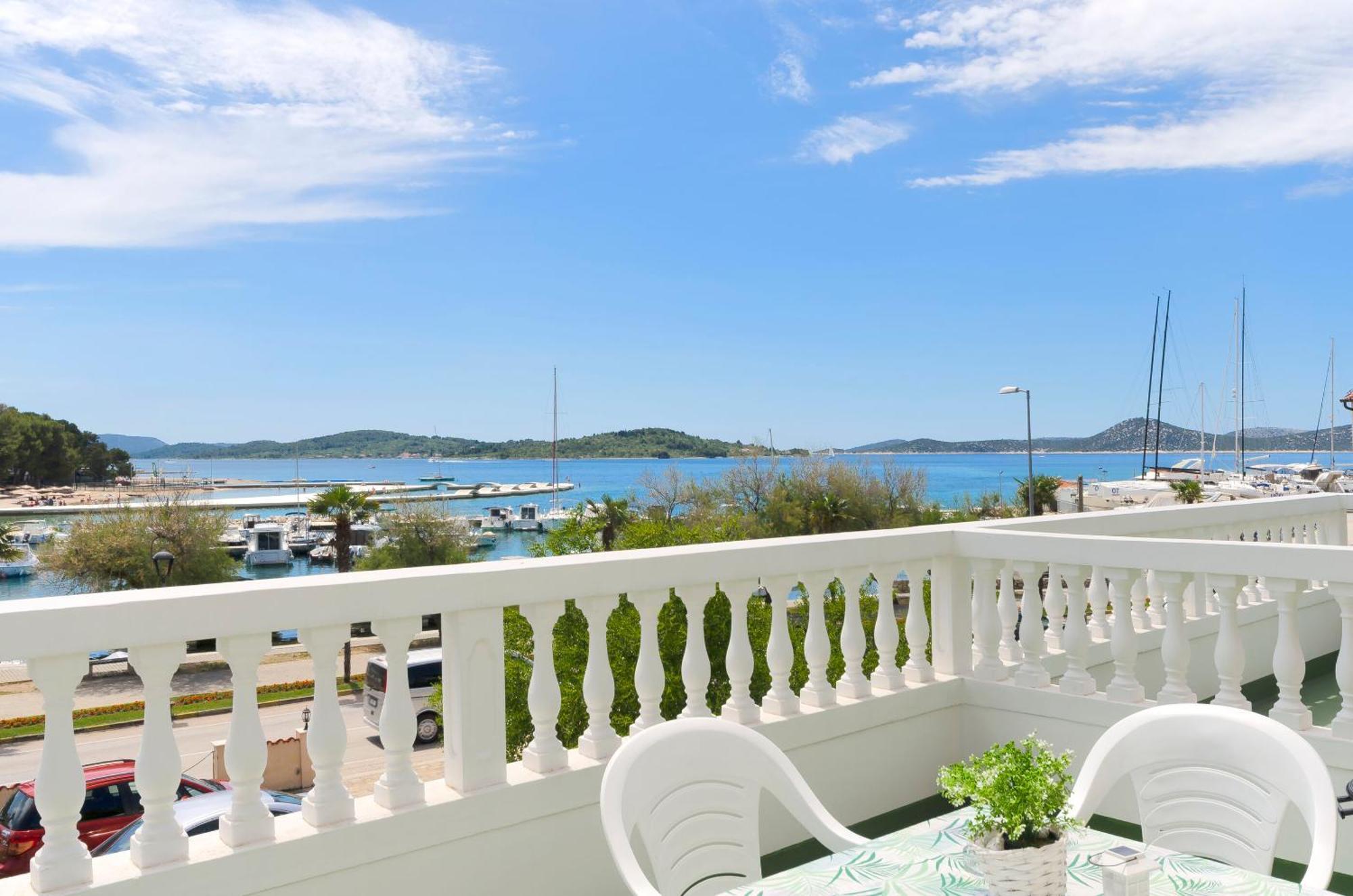 Apartment And Rooms Artina โวดีเซ ภายนอก รูปภาพ