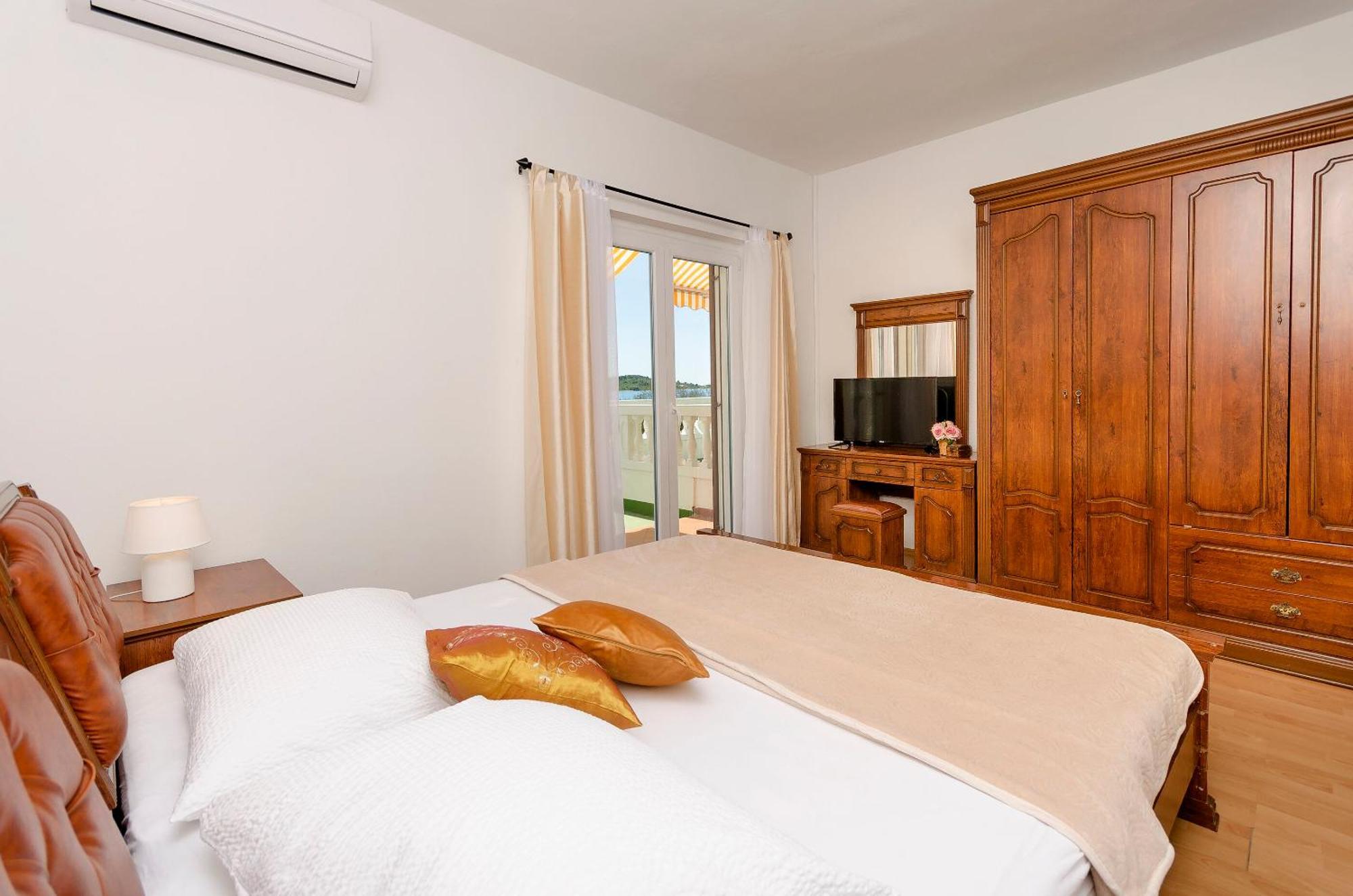 Apartment And Rooms Artina โวดีเซ ภายนอก รูปภาพ
