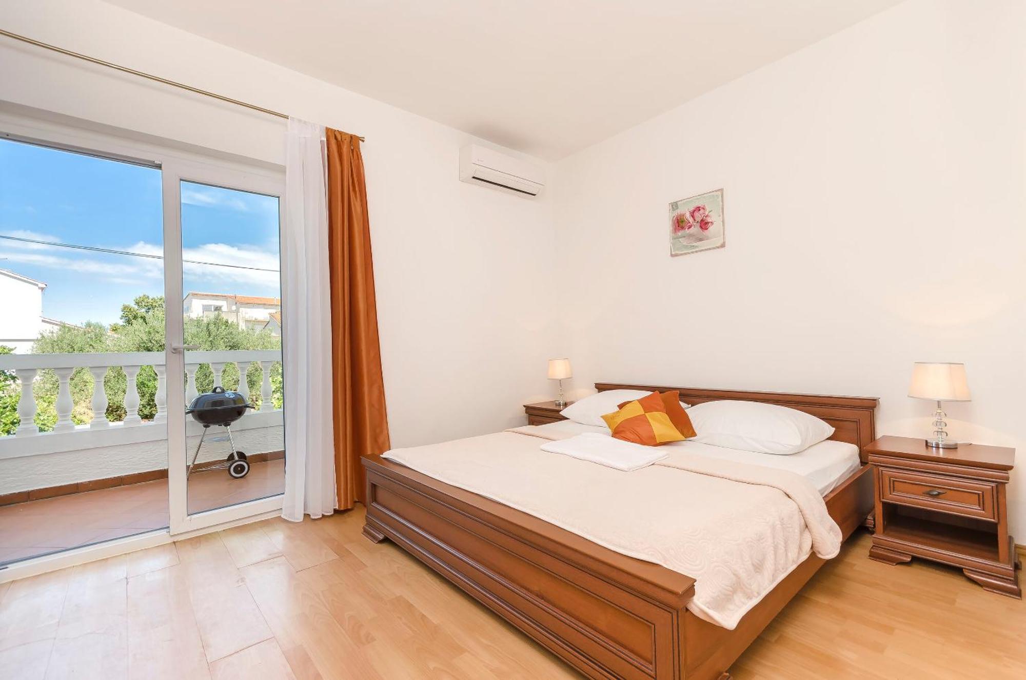 Apartment And Rooms Artina โวดีเซ ภายนอก รูปภาพ